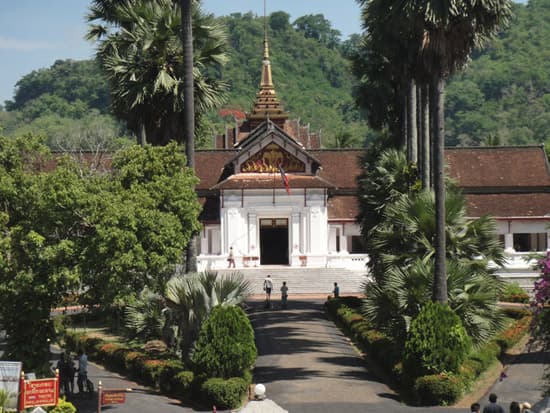 Classic Overland Laos Tour-Vientiane-Vang Vieng-Luang Prabang-Nong Khiau-Luang Prabang