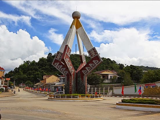 Explore Northern Laos Tours: Lung Prabang-Phonsavanh-Sam Neua-Viengxay Caves-Nongkhiau-Luang Prabang